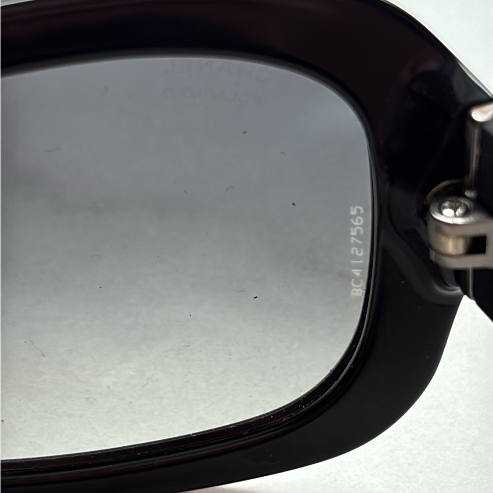 CHANEL Black Oversized Sunglasses with Tweed Temples - Picture 8 of 9
